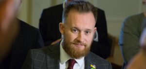 Нардеп от “Слуги народа” назвал коронавирус “выдумкой”