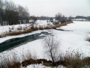 фото ГСЧС, девочка провалилась на льду
