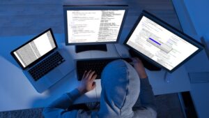 киберпреступник, фото из открытых источников