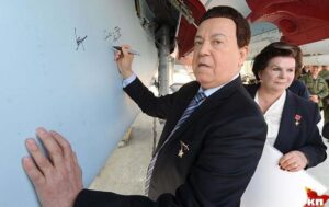 Кобзон и Терешкова станут звёздами Добровидения в России, фото "Комсомольская правда"