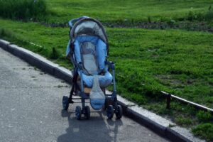 украсть коляску, фото из открытых источников