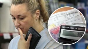 Пенсионеры смогут оплачивать коммуналку по телефону