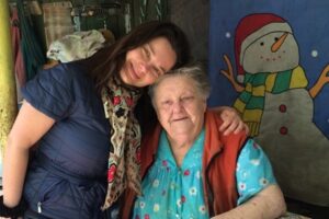 Наташа Королёва с бабушкой