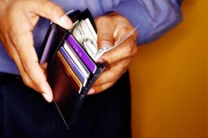 украсть кошелек, фото из открытых источников