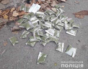 Под Днепром задержали водителя автомобиля с наркотиками (фото)