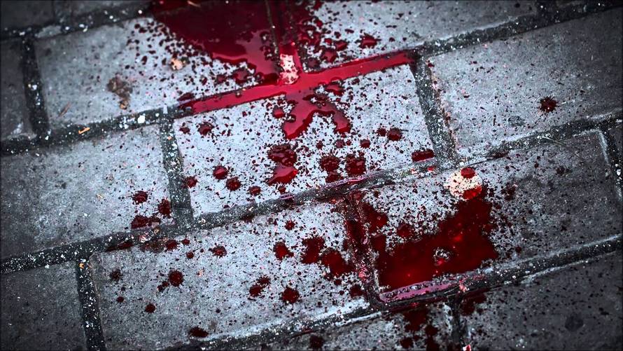 кровь на камне