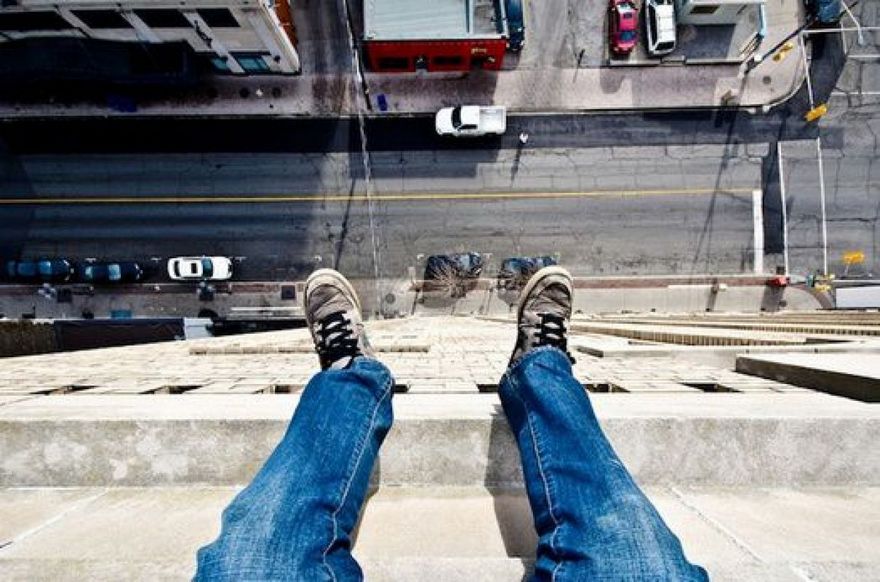 сидеть на крыше, фото из открытых источников