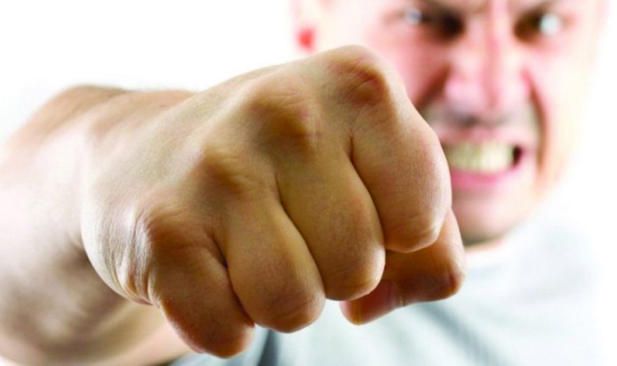 кулак мужчины, фото из открытых источников