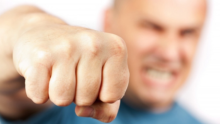 мужской кулак, фото из открытых источников