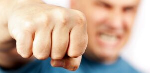 кулак мужчины, фото из открытых источников