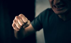 В супермаркете Днепра мужчина зверски избил молодого парня