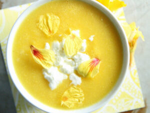 Летний суп из желтых овощей