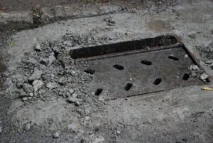 кража ливневок, фото http://sobitie.com.ua