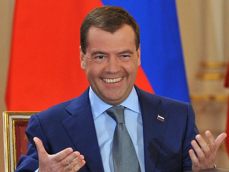 Медведев прокомментировал победу Зеленского на выборах