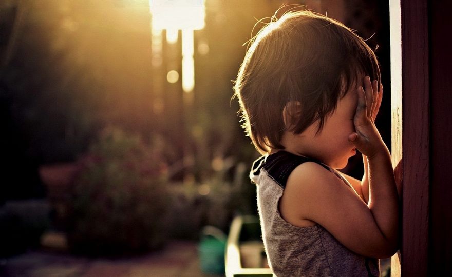 мальчик плачет, фото из открытых источников