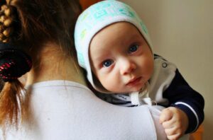 Насиловал два года: на Днепропетровщине 14-летняя девочка родила от отчима