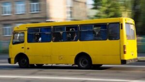 В Днепре маршрутка с пассажирами на ходу потеряла колеса (видео)