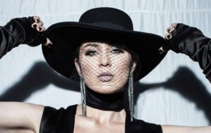 Maruv в чулках и корсете стала “Снегурочкой для взрослых” (фото)