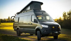 Mercedes-Benz Sprinter превратили в комфортабельный дом на колесах (фото)