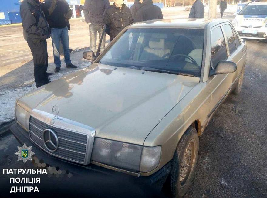 фото полиции, грабители на  &quot;Mercedes&quot;