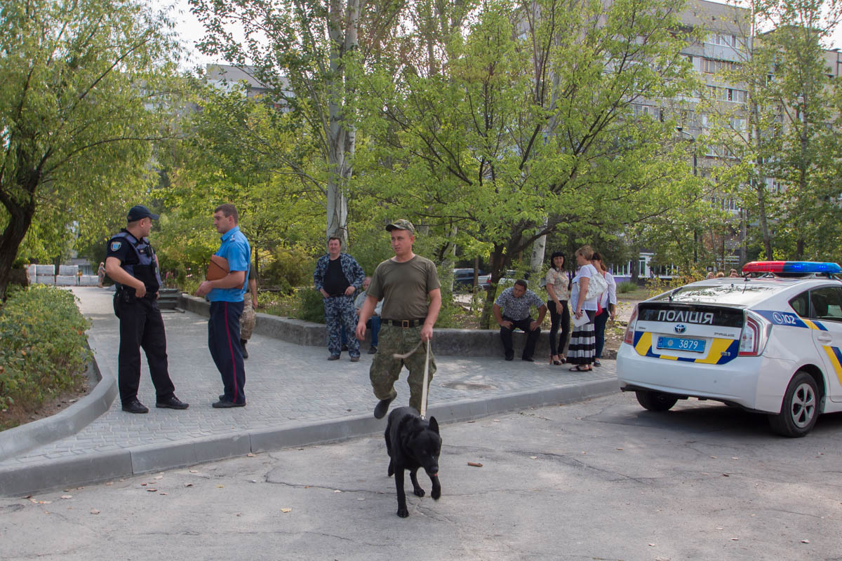 «заминировали» школу