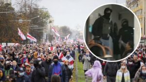 В Беларуси силовики вытаскивают людей прямо из квартир (видео)