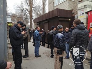 Митинг возле нового МАФа на ул. Центральной в Днепропетровске. Фото: Днепр Час