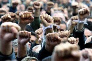Харьковчане вышли на проплаченный митинг в поддержку маньяка