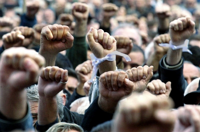 Харьковчане вышли на проплаченный митинг в поддержку маньяка