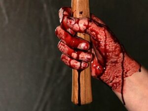молоток в крови, фото из открытых источников