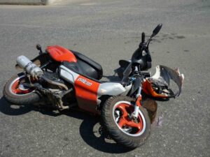 ехать на мопеде, фото из открытых источников