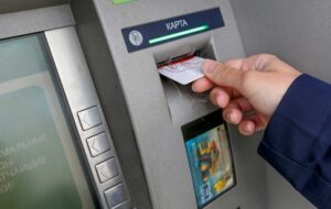 На Днепропетровщине мошенник украл более миллиона гривен с банковских счетов (фото)