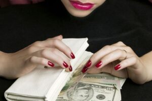 мошенница, фото из открытых источников