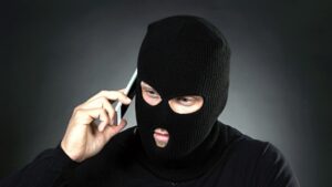 телефонный аферист, фото из открытых источников