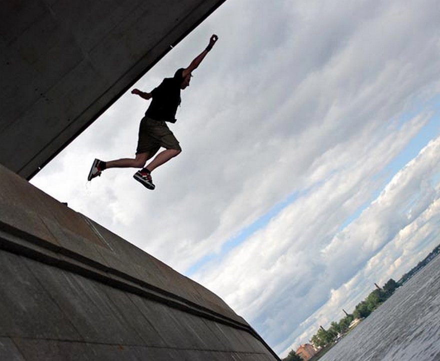 спрыгнуть с моста, фото из открытых источников