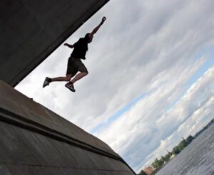 прыгнуть с моста, фото из открытых источников