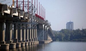 Сегодня Новый мост закрыли для пешеходов и велосипедистов