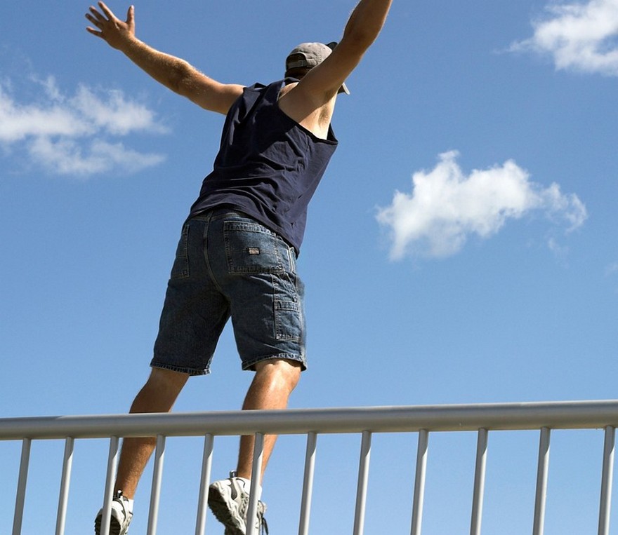 прыгать с моста, фото из открытых источников