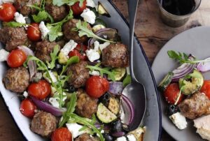 Мясные шарики с овощами