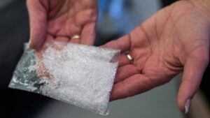 На Днепропетровщине задержали девушку с наркотиками на сумму около 65 тысяч гривен