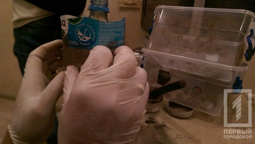 фото http://1tv.kr.ua, фасовка опия в квартире