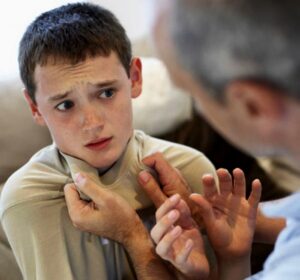 насилие над ребенком, фото из открытых источников