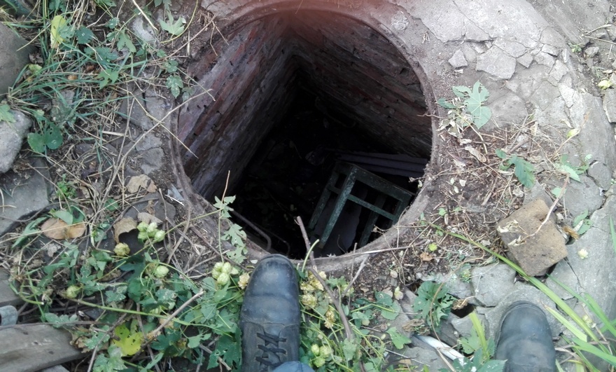 женщин упала в люк, фото ГСЧС