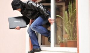 кража ноутбука, фото из открытых источников