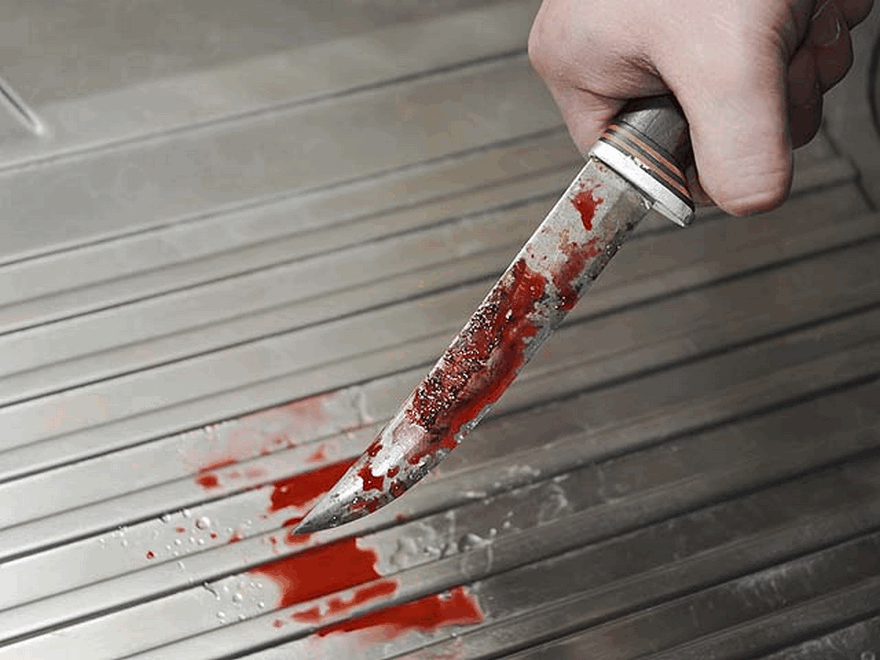 ножик в крови, фото из открытых источников