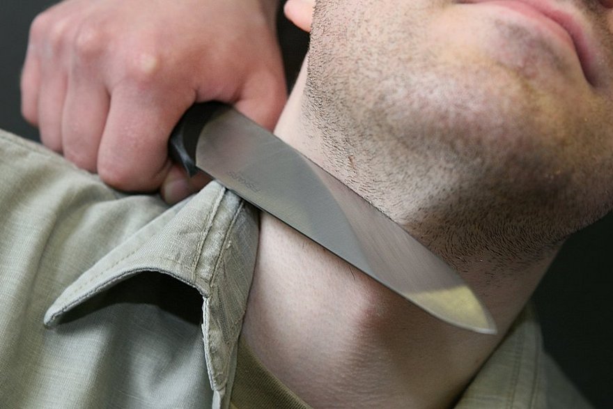 напасть на мужчину с ножом, фото из открытых источников