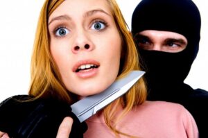 напасть на девушку с ножом, фото из открытых источников