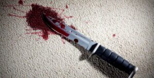 нож в крови, фото из открытых источников