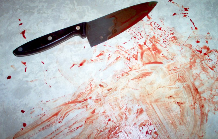 мужчина с ножом в руке, фото из открытых источников