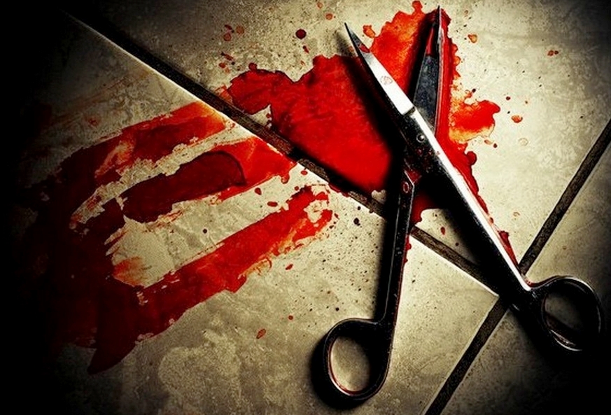 ножницы в крови, фото из открытых источников